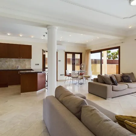 Amazing Frontline Villa