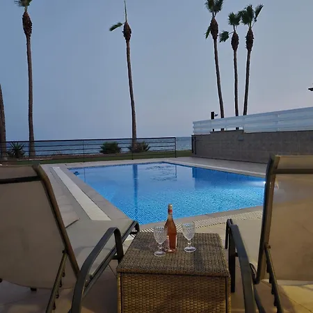 Amazing Frontline Villa Larnaka