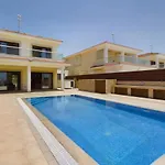 Villa Amazing Frontline